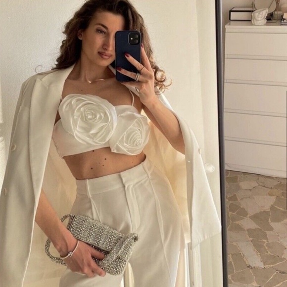 Zara Rose Appliqué White Crop Top - Picture 3 of 10